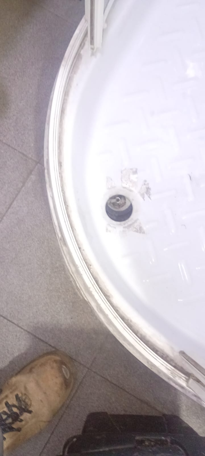 Durante: acceso a la válvula del plato de ducha
